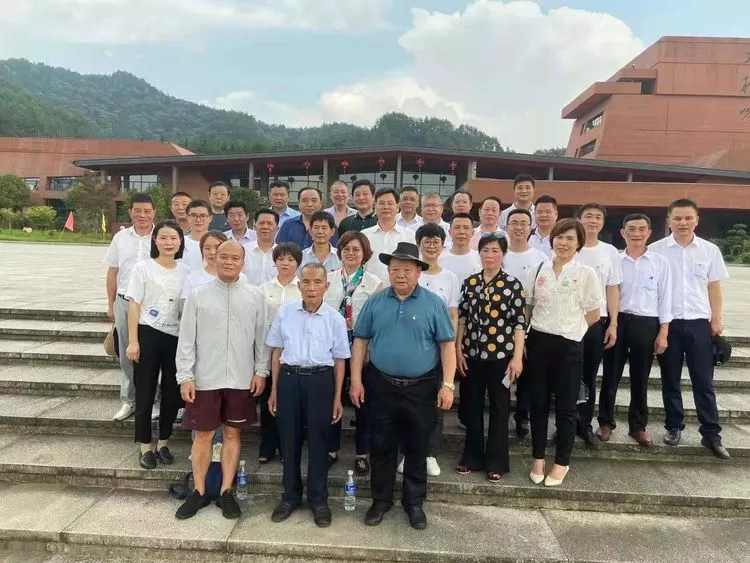 “重溫紅色記憶，激發(fā)愛黨之情”熱烈慶祝建黨100周年